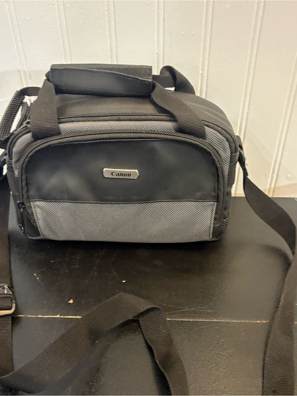Canon Camera Bag SC-A80 Soft
Carrying Case with Adjustable Strap Black NICE!